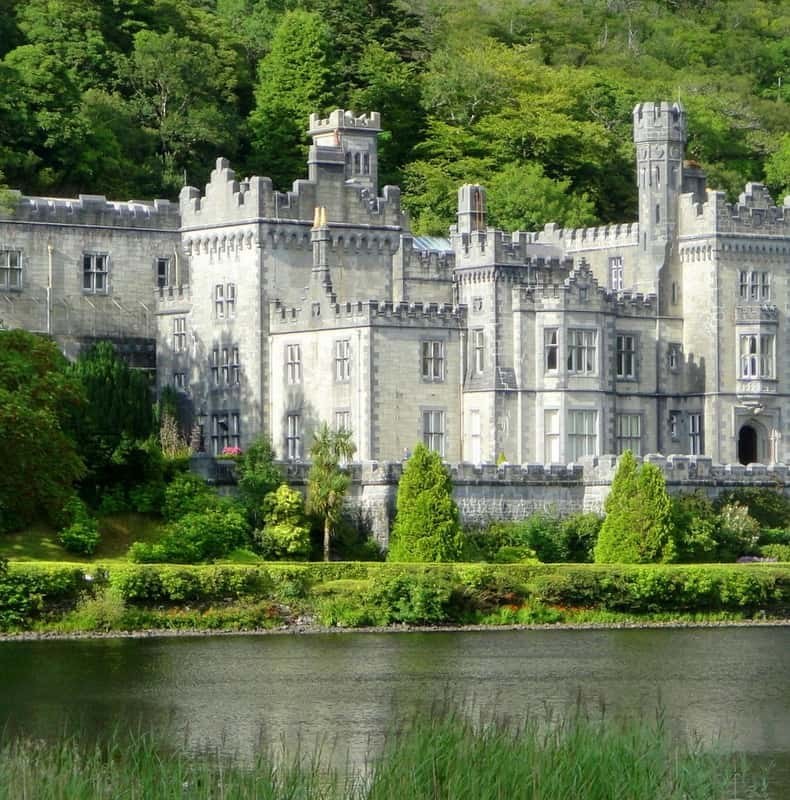 From Galway: Connemara and Kylemore Abbey Day Tour